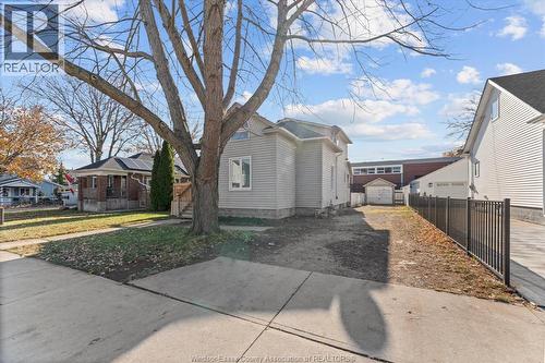 77 Maple Avenue, Amherstburg, ON - Outdoor