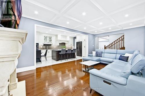 7 Seager Street, Richmond Hill, ON - Indoor Photo Showing Living Room