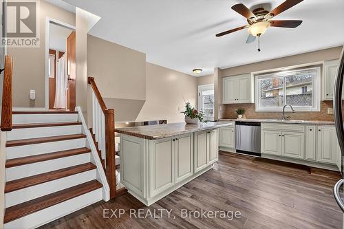 90 Sandra Crescent, Grimsby, ON - Indoor Photo Showing Kitchen With Upgraded Kitchen