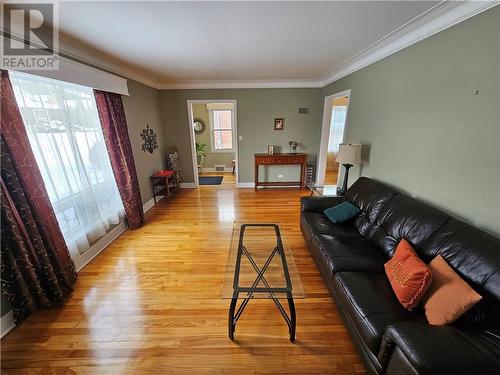 409 Cartier, Sudbury, ON - Indoor Photo Showing Living Room