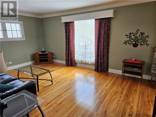 409 Cartier, Sudbury, ON - Indoor Photo Showing Living Room
