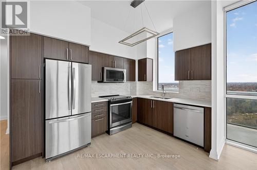 Ph03 - 65 Speers Road, Oakville, ON - Indoor Photo Showing Kitchen With Double Sink