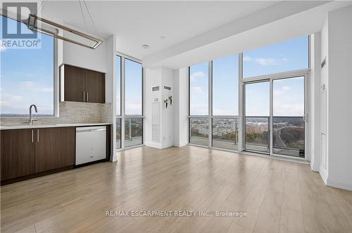 Ph03 - 65 Speers Road, Oakville, ON - Indoor Photo Showing Kitchen