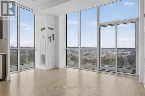 Ph03 - 65 Speers Road, Oakville, ON - Indoor Photo Showing Other Room