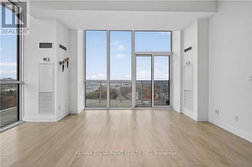 Ph03 - 65 Speers Road, Oakville, ON - Indoor Photo Showing Other Room