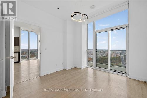 Ph03 - 65 Speers Road, Oakville, ON - Indoor Photo Showing Other Room