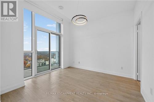 Ph03 - 65 Speers Road, Oakville, ON - Indoor Photo Showing Other Room