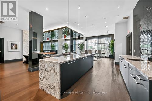 Ph03 - 65 Speers Road, Oakville, ON - Indoor Photo Showing Kitchen With Upgraded Kitchen