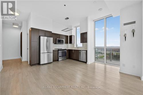 Ph03 - 65 Speers Road, Oakville, ON - Indoor Photo Showing Kitchen