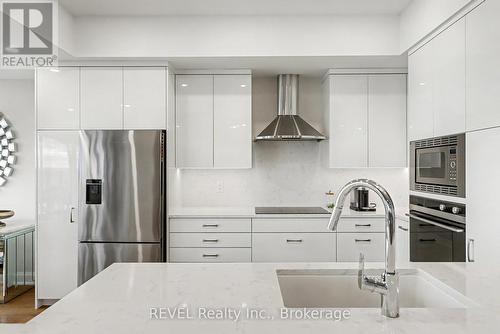101 - 10 Dalhousie Avenue, St. Catharines (Port Dalhousie), ON - Indoor Photo Showing Kitchen With Upgraded Kitchen