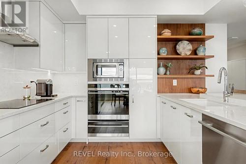 101 - 10 Dalhousie Avenue, St. Catharines (Port Dalhousie), ON - Indoor Photo Showing Kitchen With Upgraded Kitchen