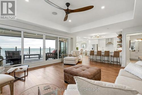 101 - 10 Dalhousie Avenue, St. Catharines (Port Dalhousie), ON - Indoor Photo Showing Living Room