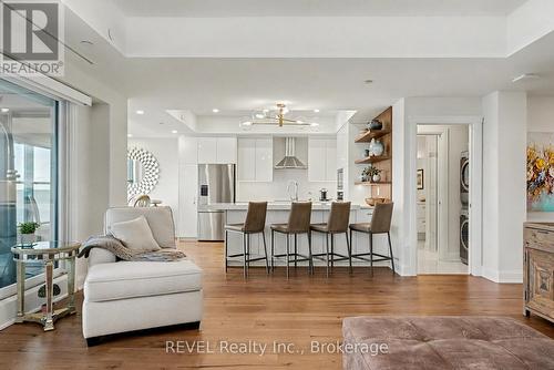 101 - 10 Dalhousie Avenue, St. Catharines (Port Dalhousie), ON - Indoor Photo Showing Living Room