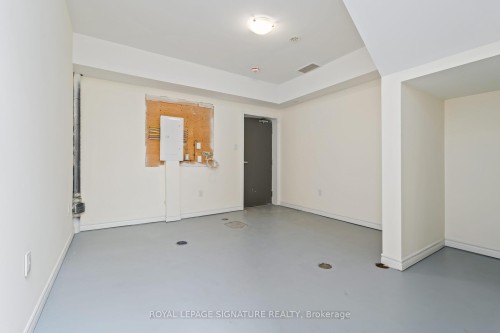 10 Curlew Drive, Toronto, ON - Indoor Photo Showing Other Room