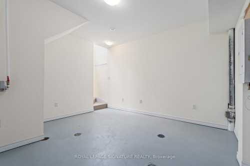 10 Curlew Drive, Toronto, ON - Indoor Photo Showing Other Room
