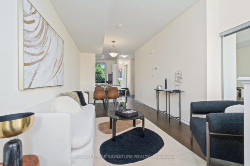 10 Curlew Drive, Toronto, ON - Indoor Photo Showing Living Room