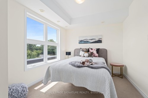 10 Curlew Drive, Toronto, ON - Indoor Photo Showing Bedroom