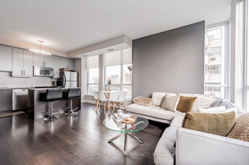 404-83 Redpath Avenue, Toronto, ON - Indoor Photo Showing Living Room