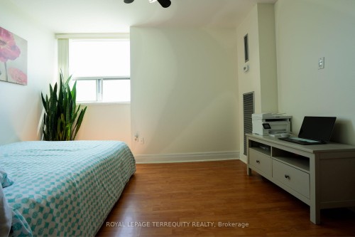 609-25 Silver Springs Boulevard, Toronto, ON - Indoor Photo Showing Bedroom