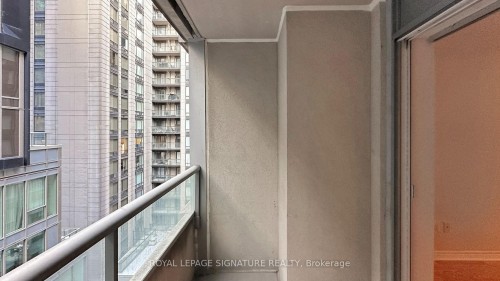 1030-250 Wellington Street W, Toronto, ON - Outdoor With Exterior