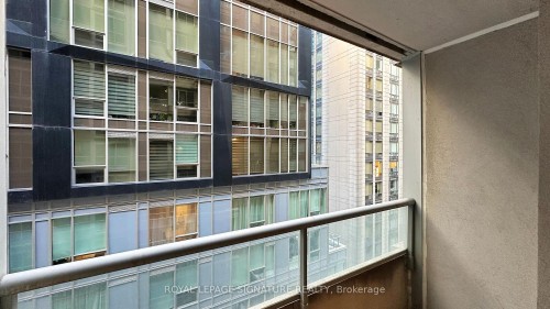 1030-250 Wellington Street W, Toronto, ON - Outdoor With Exterior