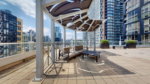 1030-250 Wellington Street W, Toronto, ON - Outdoor