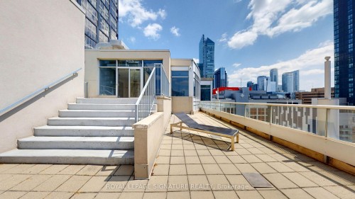 1030-250 Wellington Street W, Toronto, ON - Outdoor