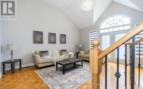 24 Cozens Drive, Richmond Hill, ON - Indoor