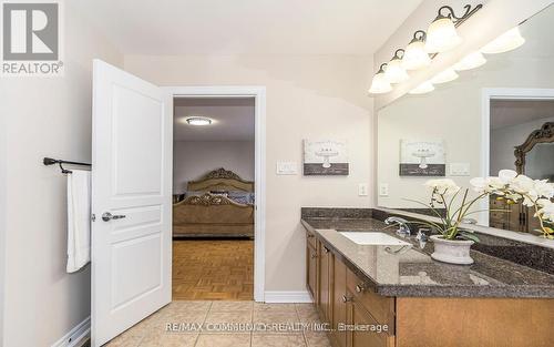 24 Cozens Drive, Richmond Hill, ON - Indoor Photo Showing Bathroom