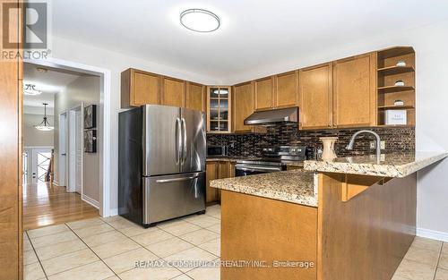 24 Cozens Drive, Richmond Hill, ON - Indoor Photo Showing Kitchen With Stainless Steel Kitchen