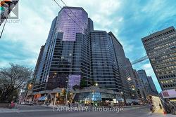 617 - 1001 BAY STREET  Toronto, ON M5S 3A6