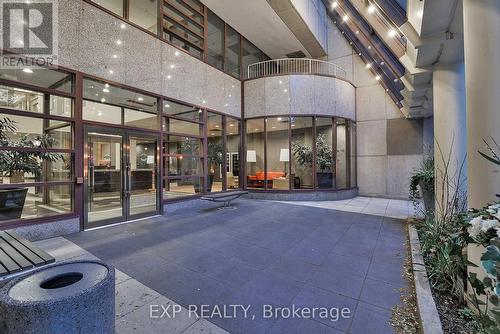 Entrance into 1001 Bay St - 617 - 1001 Bay Street, Toronto, ON - 