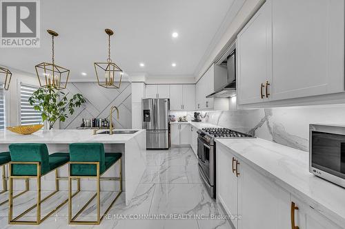 2455 Hibiscus Drive, Pickering, ON - Indoor Photo Showing Kitchen With Upgraded Kitchen