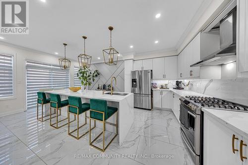 2455 Hibiscus Drive, Pickering, ON - Indoor Photo Showing Kitchen With Upgraded Kitchen