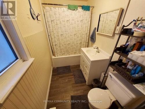 86 Victoria Street, Brantford, ON - Indoor Photo Showing Bathroom