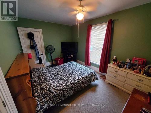 86 Victoria Street, Brantford, ON - Indoor Photo Showing Bedroom