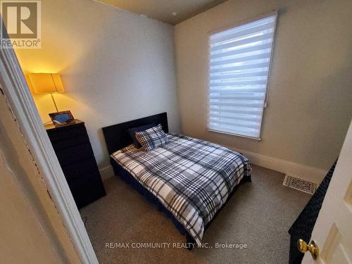86 Victoria Street, Brantford, ON - Indoor Photo Showing Bedroom