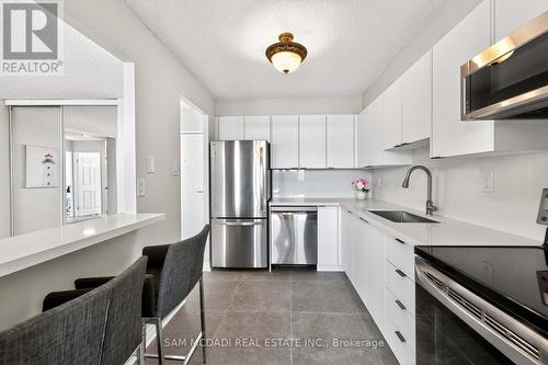 407 - 3501 Glen Erin Drive, Mississauga, ON - Indoor Photo Showing Kitchen With Upgraded Kitchen