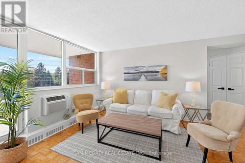 407 - 3501 Glen Erin Drive, Mississauga, ON - Indoor Photo Showing Living Room
