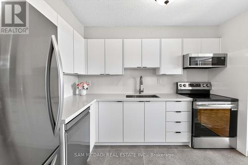 407 - 3501 Glen Erin Drive, Mississauga, ON - Indoor Photo Showing Kitchen