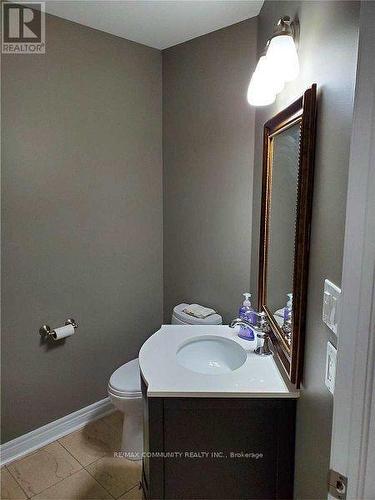 27 Lena Drive, Richmond Hill, ON - Indoor Photo Showing Bathroom