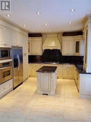 27 Lena Drive, Richmond Hill, ON - Indoor Photo Showing Kitchen