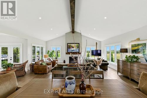 14701 Wilson Avenue, Scugog, ON - Indoor Photo Showing Living Room