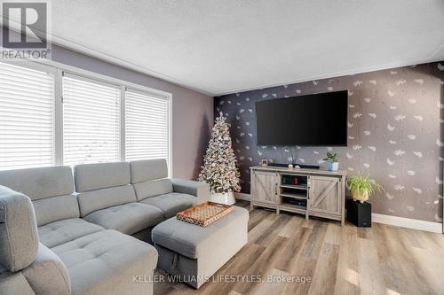 141 Graham Street, Southwest Middlesex (Glencoe), ON - Indoor Photo Showing Living Room