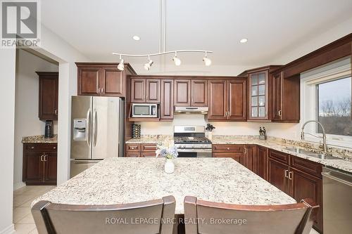117 Creekside Drive, Welland (Coyle Creek), ON - Indoor Photo Showing Kitchen With Double Sink With Upgraded Kitchen