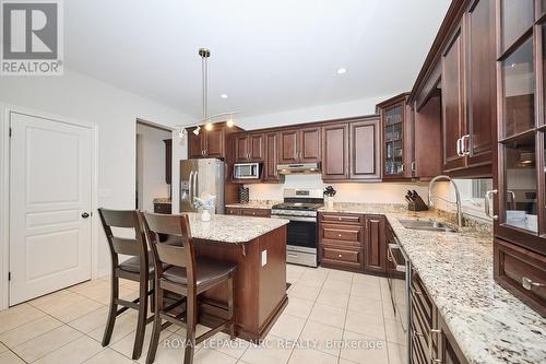 117 Creekside Drive, Welland (Coyle Creek), ON - Indoor Photo Showing Kitchen With Double Sink With Upgraded Kitchen