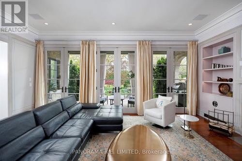 19 Graystone Gardens, Toronto, ON - Indoor Photo Showing Living Room