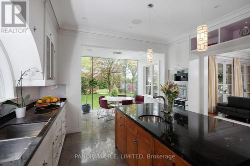 19 Graystone Gardens, Toronto, ON - Indoor Photo Showing Kitchen With Upgraded Kitchen