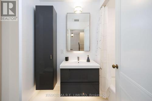 19 Graystone Gardens, Toronto, ON - Indoor Photo Showing Bathroom