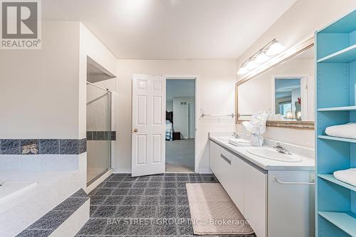 2524 Paula Court, Mississauga, ON - Indoor Photo Showing Bathroom